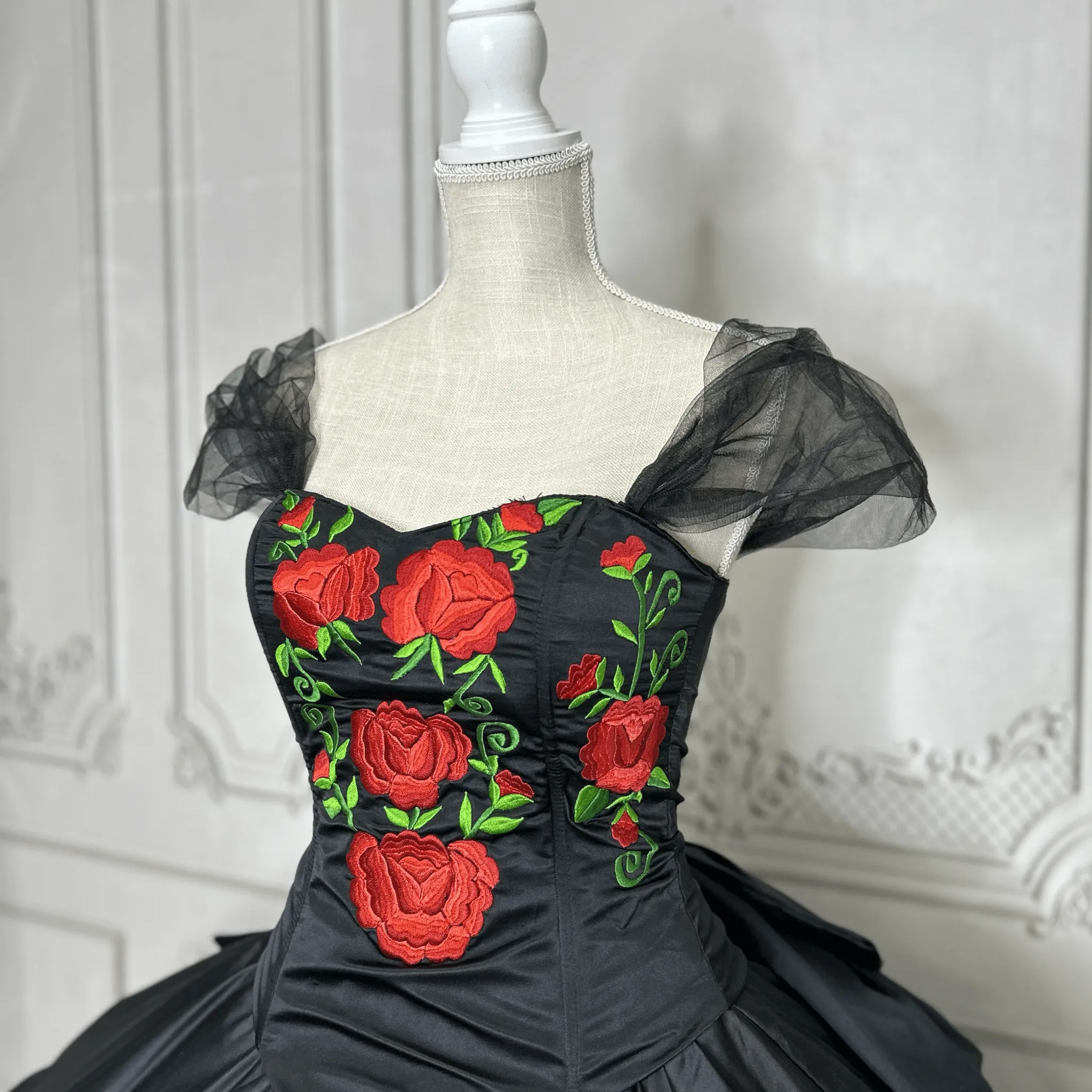 Embroidered Mexican Quinceanera Dress - Rosas Rojas