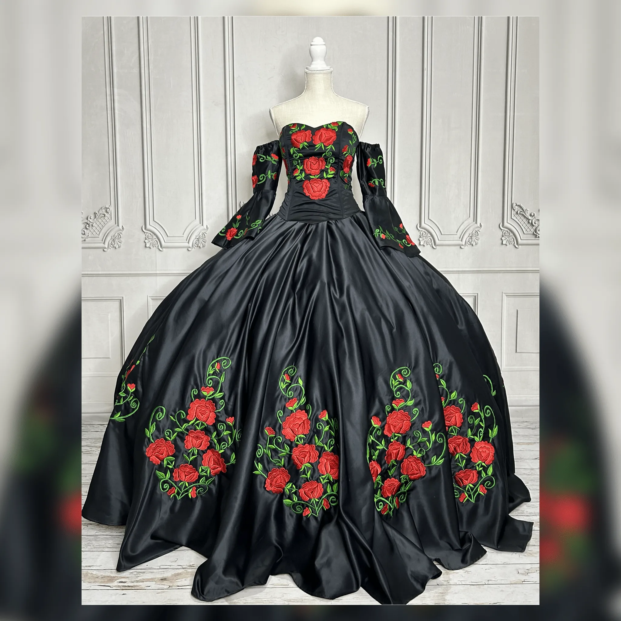 Embroidered Mexican Quinceanera Dress - Rosas Rojas