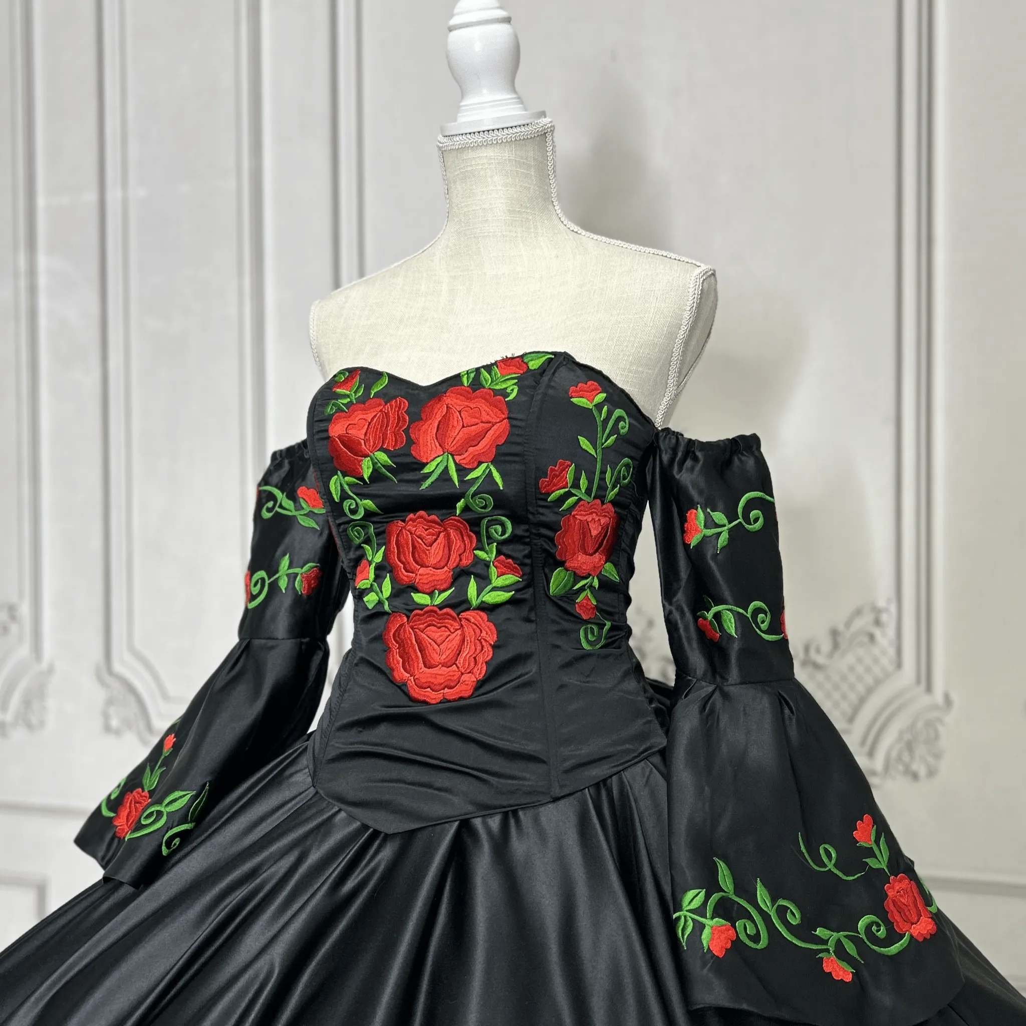 Embroidered Mexican Quinceanera Dress - Rosas Rojas