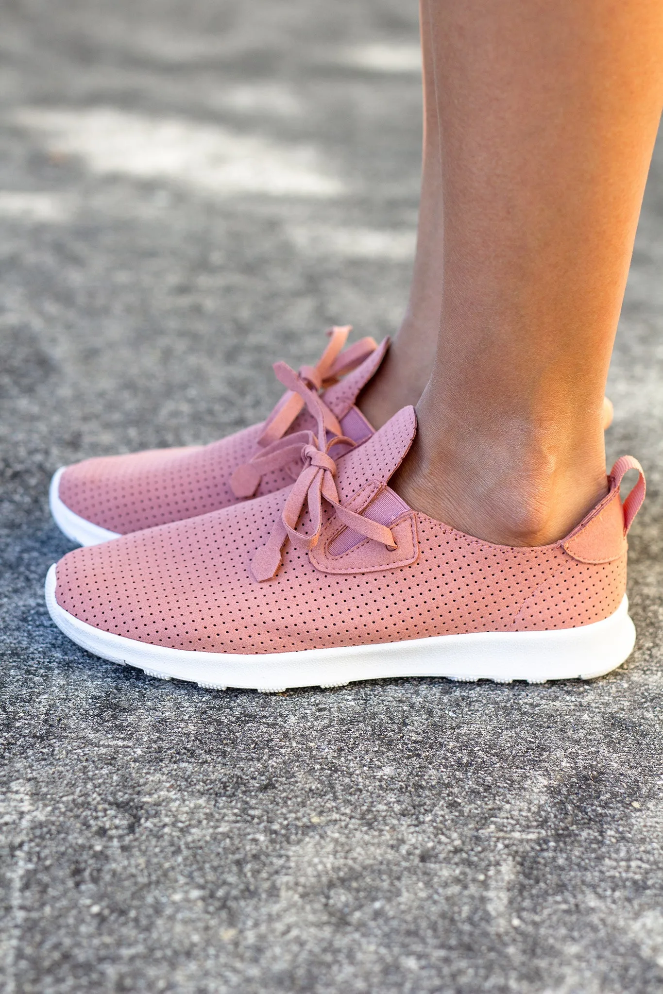 Marlow Salmon Sneakers