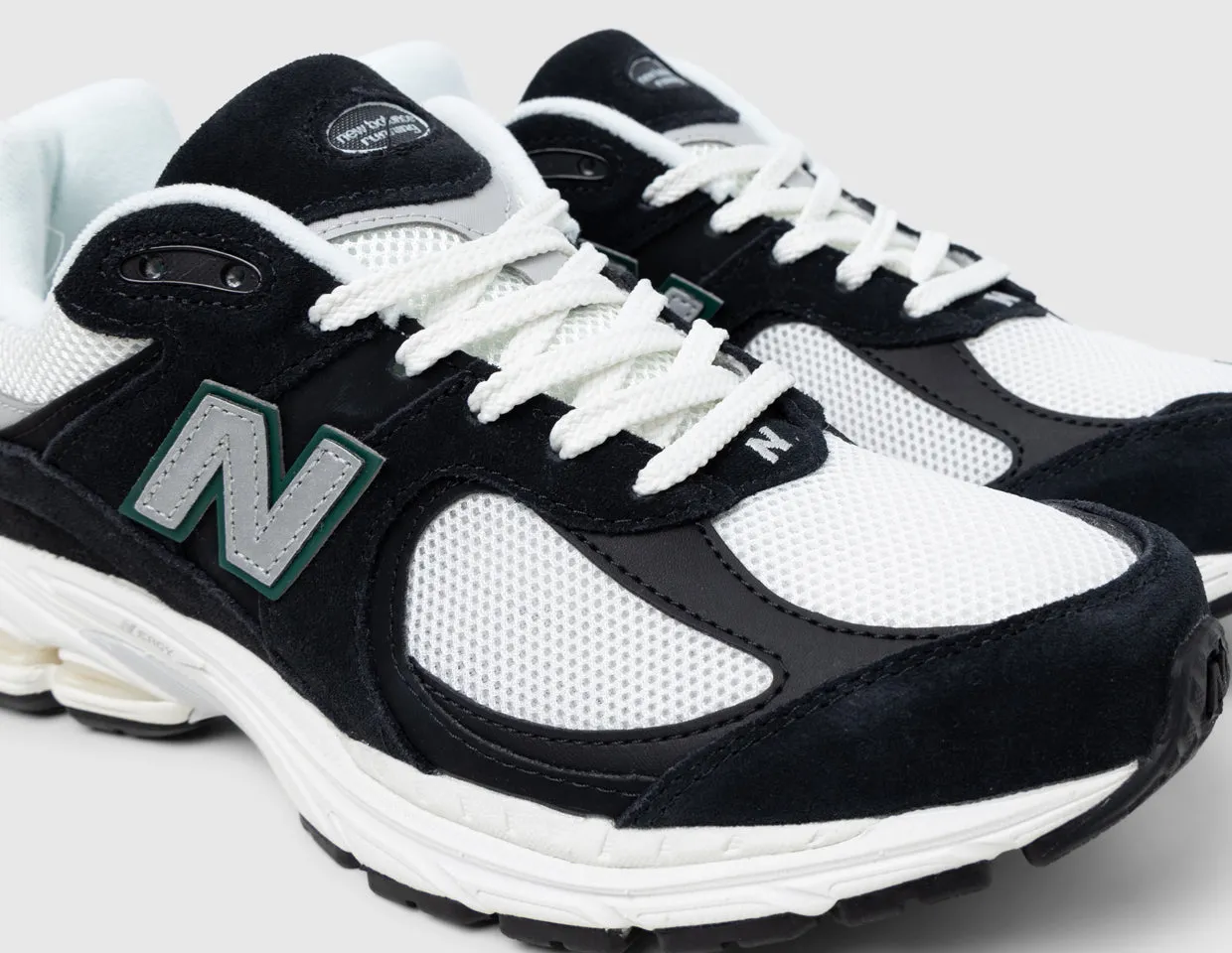 New Balance M2002RRA Black / Marsh Green