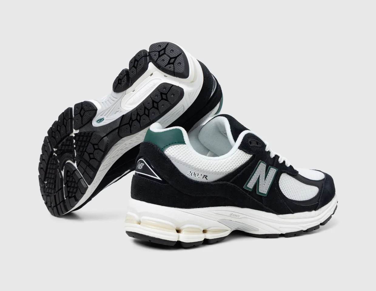 New Balance M2002RRA Black / Marsh Green