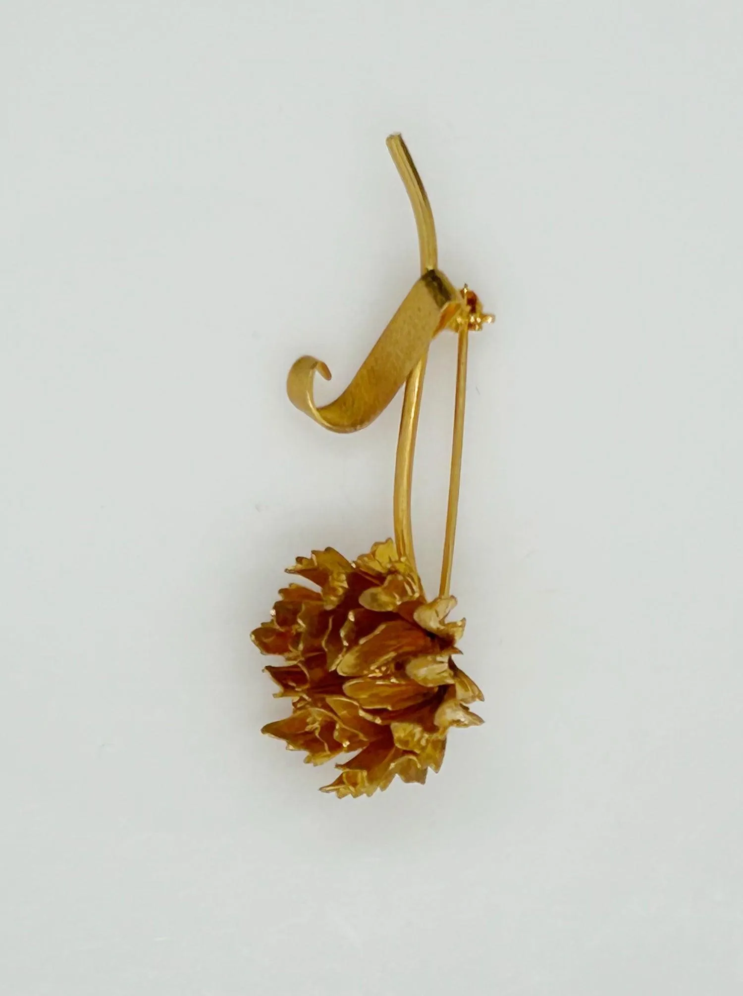 Striking Golden Vintage Flower Brooch