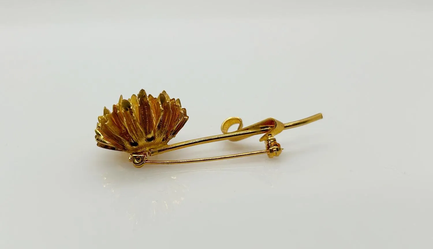 Striking Golden Vintage Flower Brooch