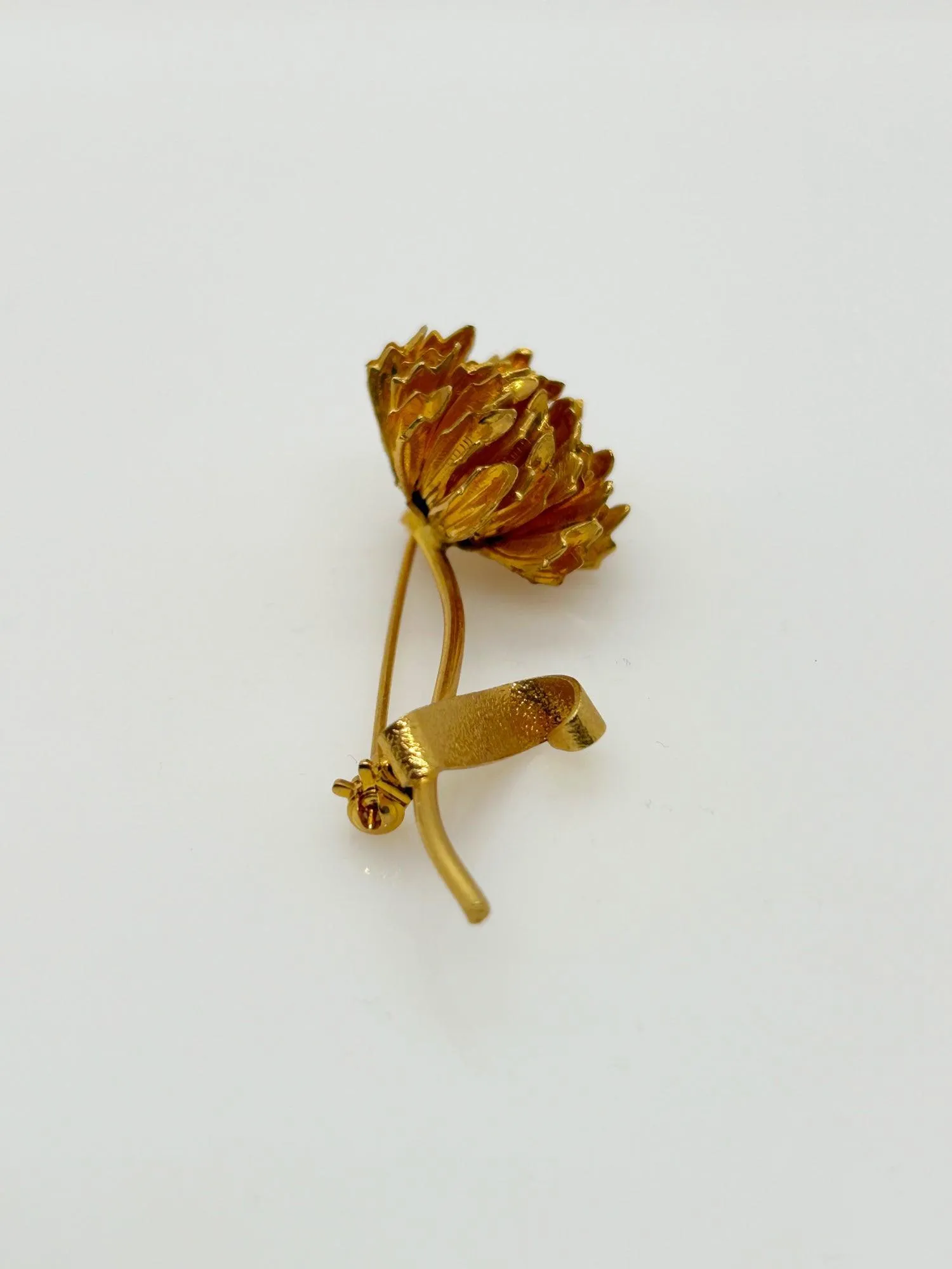 Striking Golden Vintage Flower Brooch