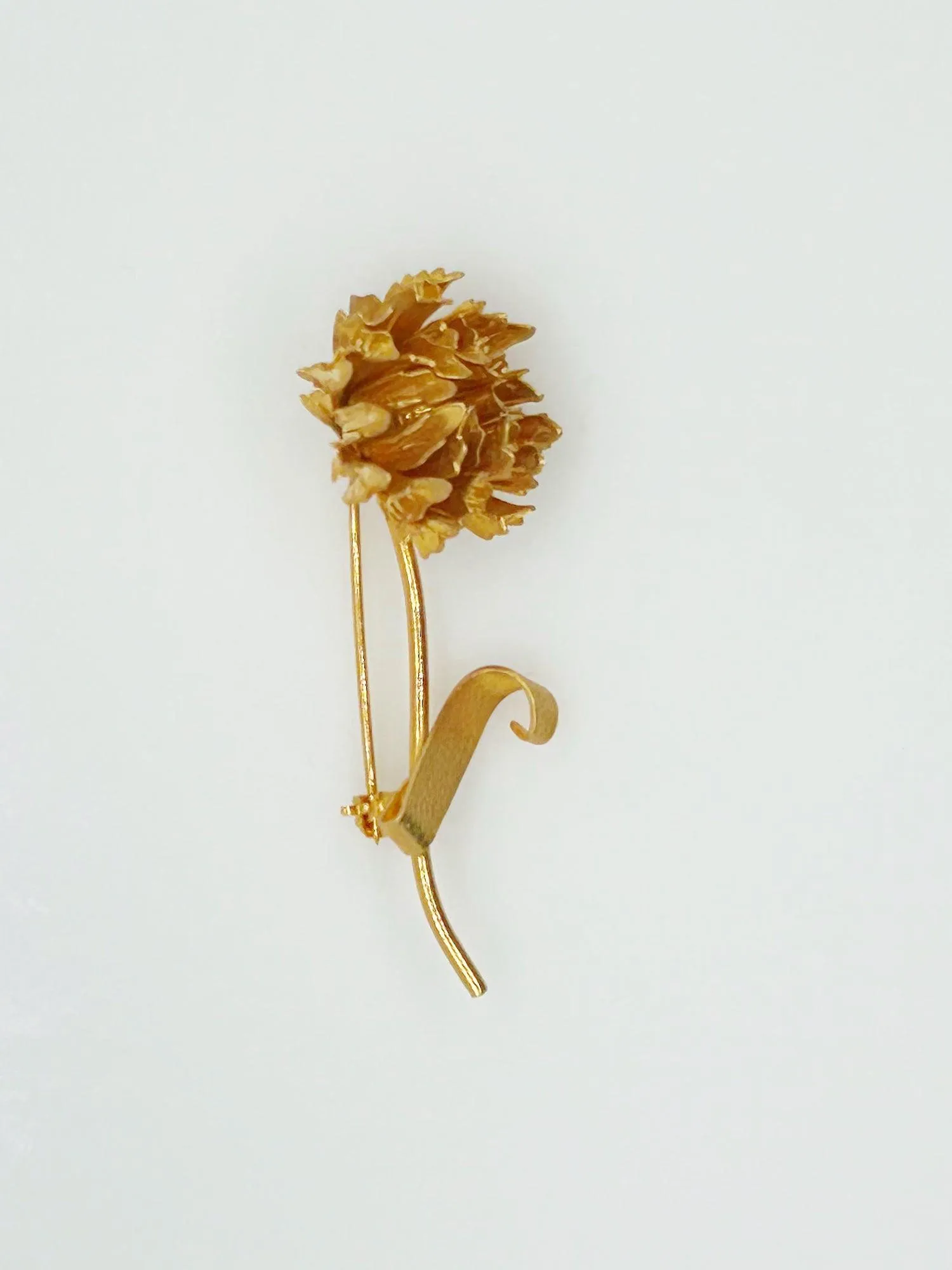 Striking Golden Vintage Flower Brooch